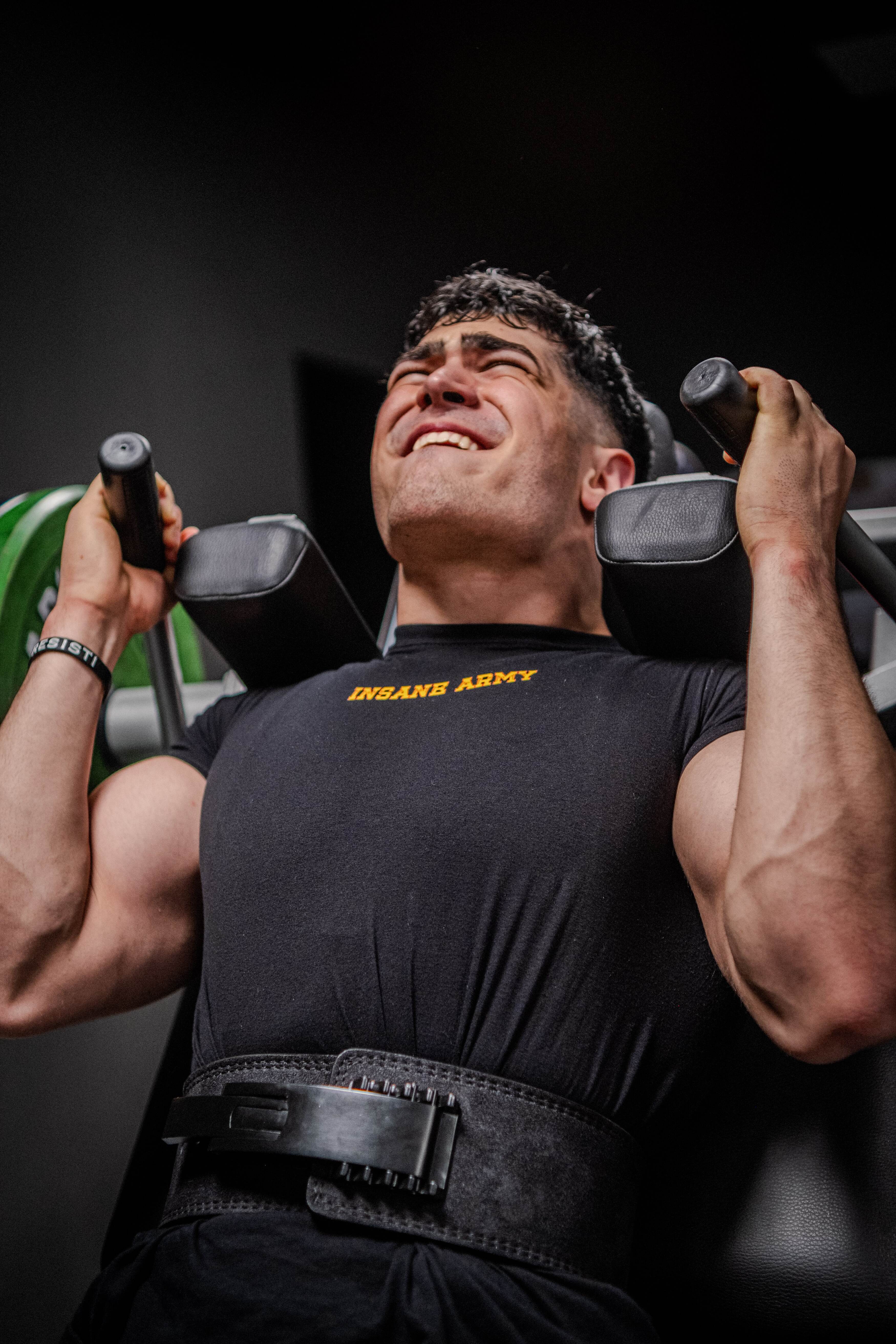 Come Prevenire i Dolori alla Schiena Durante Squat e Stacco da Terra: Cintura e alcuni Accorgimenti